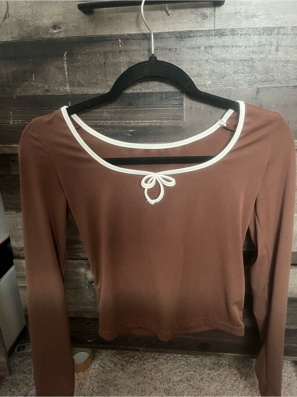 Women's Brown Long-Sleeve crop top Scoop Neck Top with Contrast Trim
